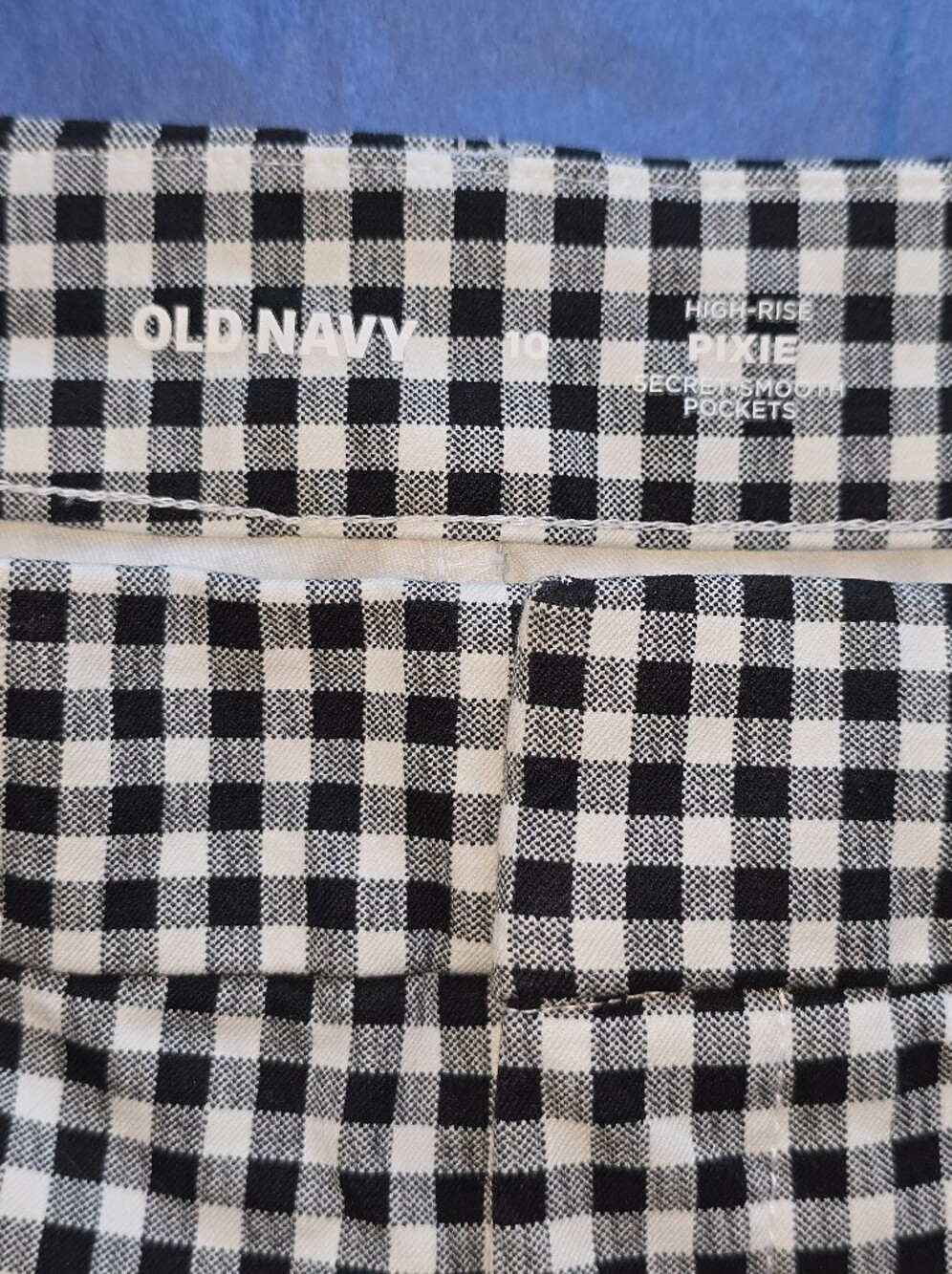 Old Navy Black and White Gingham High Rise 5" Pixie Shorts Like New 10 - Picture 3 of 7